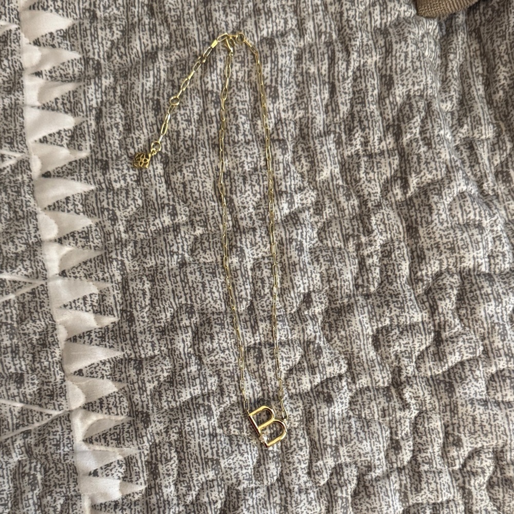 Kendra Scott B necklace